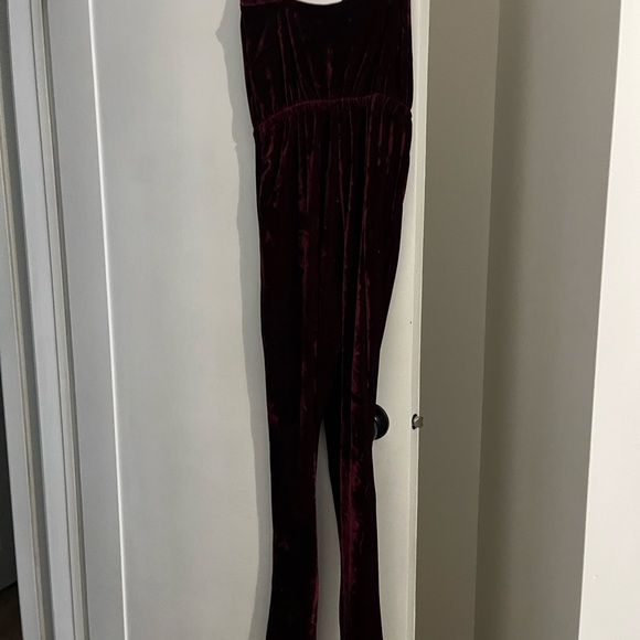 Red velvet jumpsuit - Picture 3 of 3